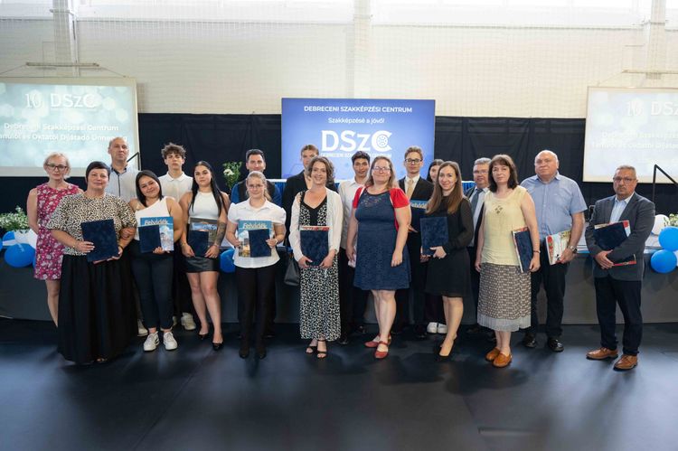 Díjazták a Debreceni Szakképzési Centrum kiváló tanulóit és felkészítő oktatóit