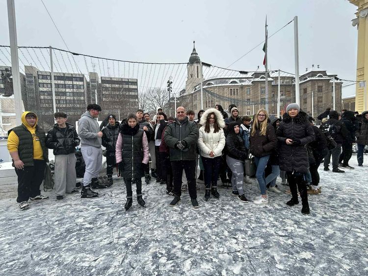 Idén sem maradtunk ki a főtéri korcsolyázásból