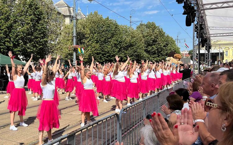 A Debreceni Virágkarnevál táncos fellépői voltunk