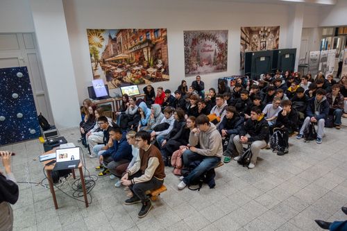 Médiatudatossági élményprogram középiskolásoknak