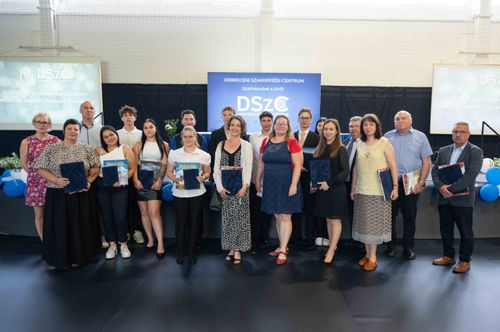 Díjazták a Debreceni Szakképzési Centrum kiváló tanulóit és felkészítő oktatóit