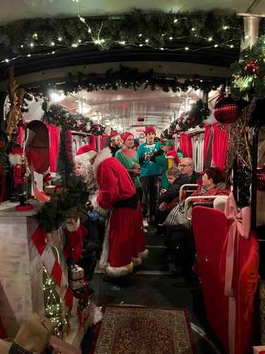 A Mikulás mellett „keris manóink” segédkeztek az Advent expresszen