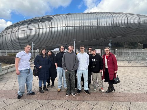 Méltó zárás: 12 ezer fiatal a Jókai 200 Kőszívű gálakoncertjén